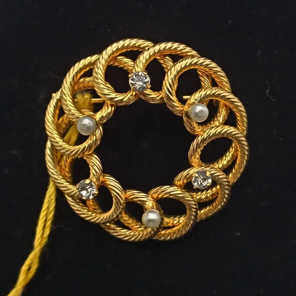 Begere Circle Brooch Infinity Faux Pearl Rhinestone Gold Tone‎ Round Dome Pin